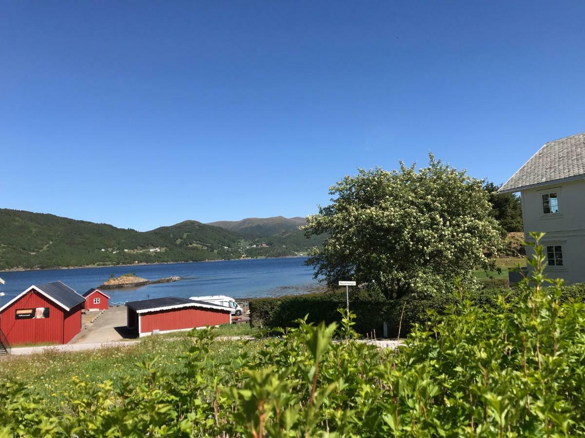 Ola Bua Near The Atlantic Road Apartment Lyngstad Exterior foto