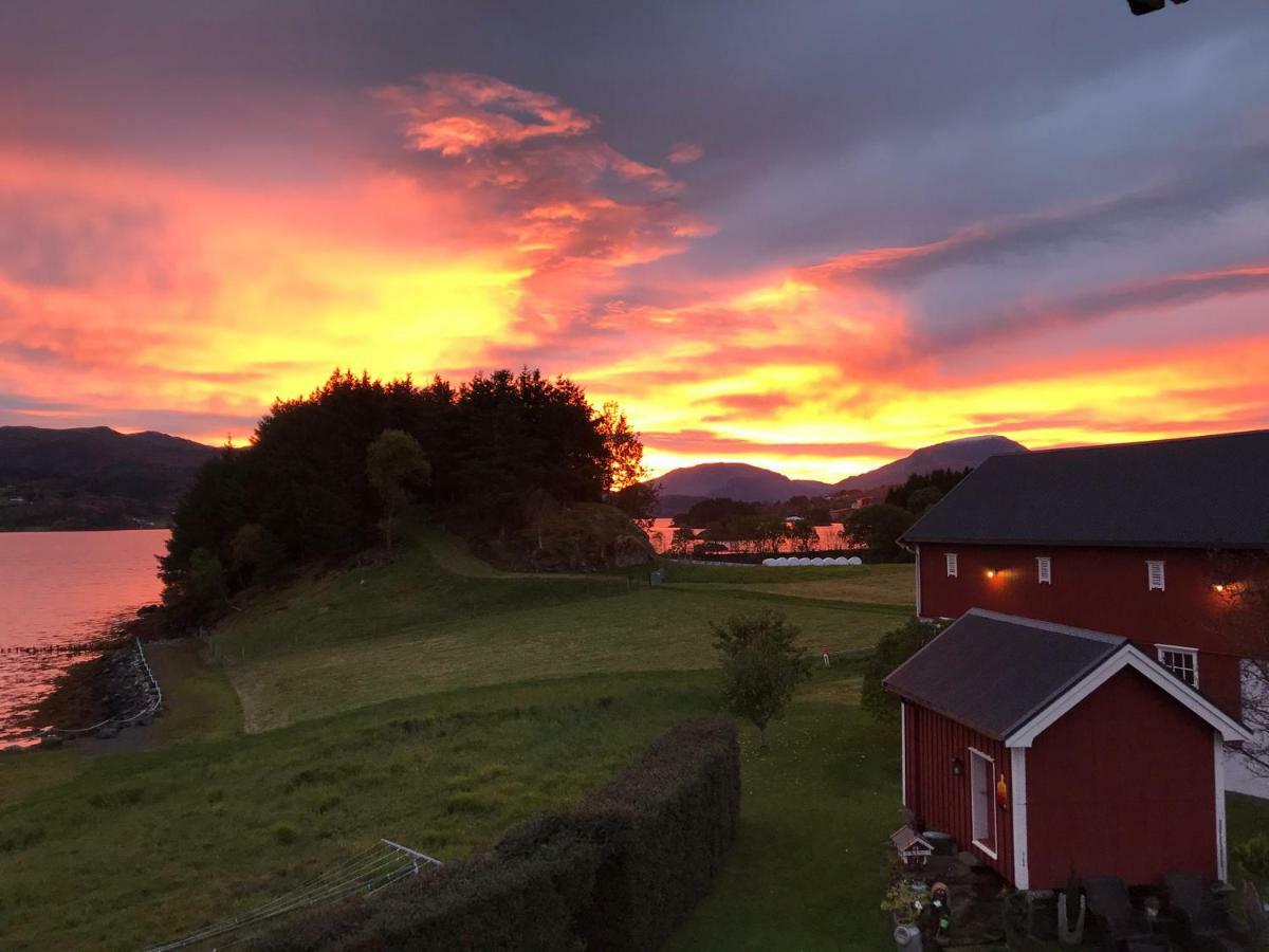 Ola Bua Near The Atlantic Road Apartment Lyngstad Exterior foto
