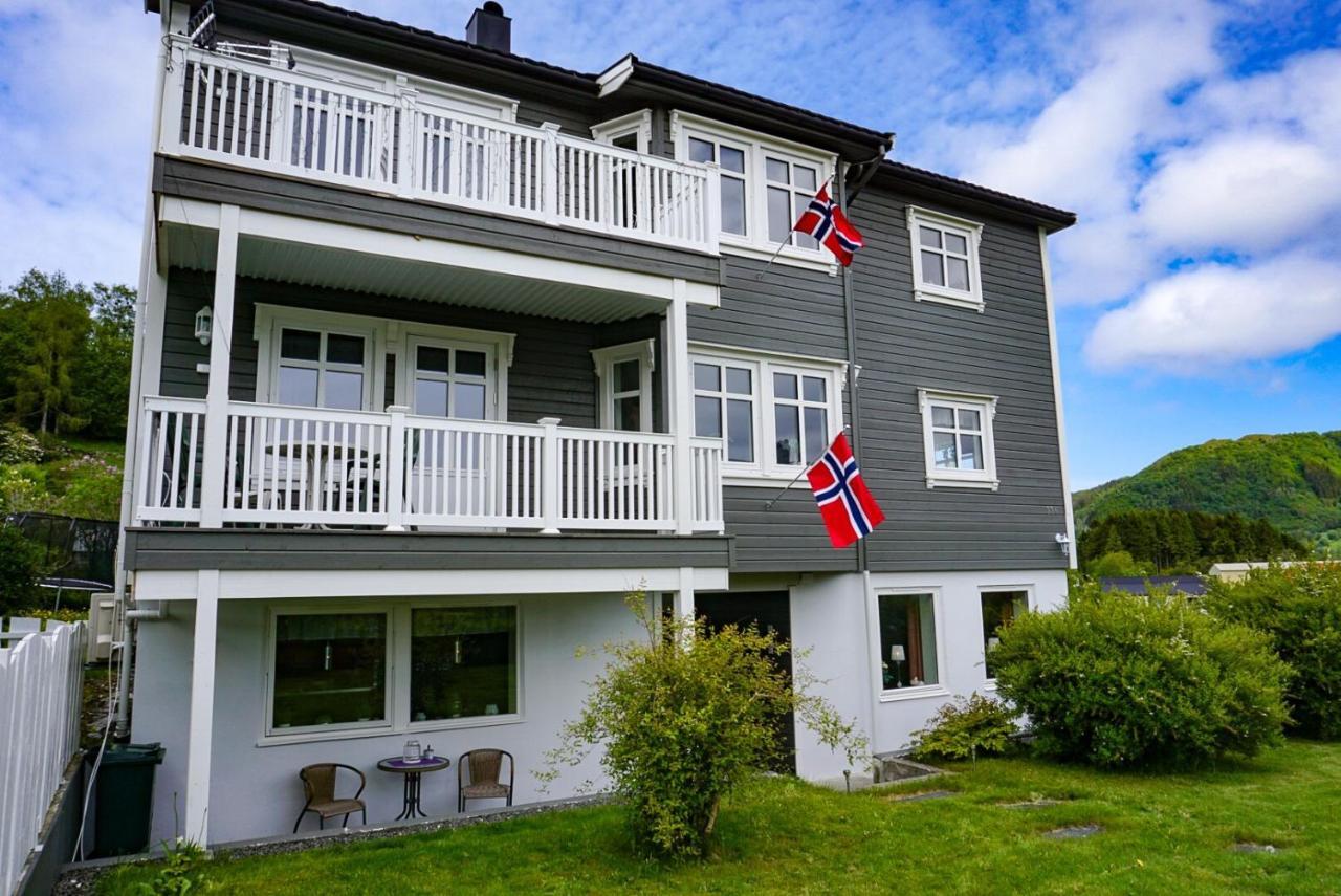 Ola Bua Near The Atlantic Road Apartment Lyngstad Exterior foto